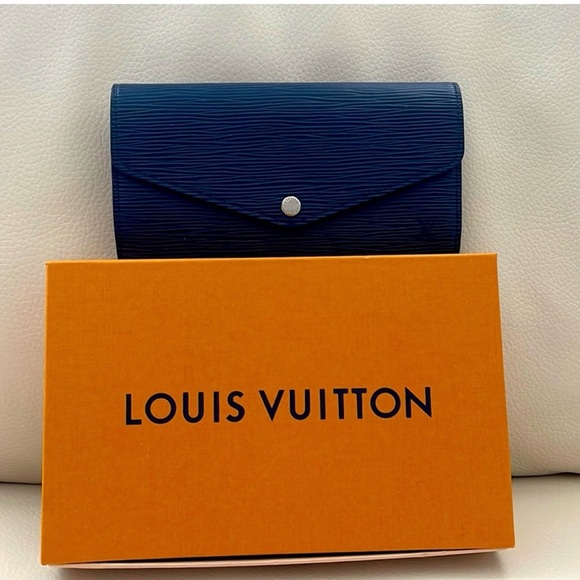 Louis Vuitton Sarah Epi Wallet - Picture 1 of 6
